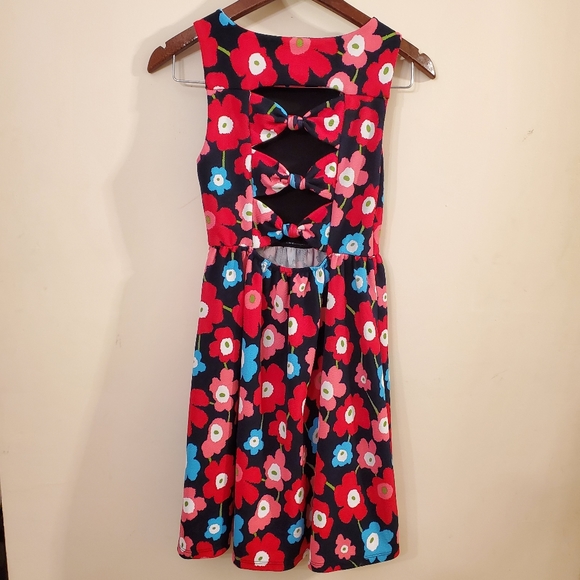 Lovely Floral Dress - Picture 3 of 4